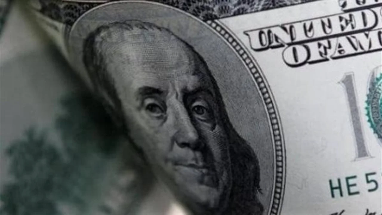استقرار سعر الدولار مقابل الجنيه المصري بفضل الاحتياطي والتضخم